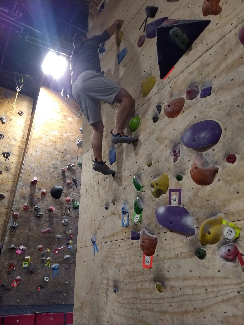 Niagara Climbing Center | 1333 Strad Ave, North Tonawanda, NY 14120, USA | Phone: (716) 695-1248