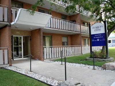 Dundurn Court Apartments | 285 Dundurn St S, Hamilton, ON L8P 4L2, Canada | Phone: (905) 527-8143