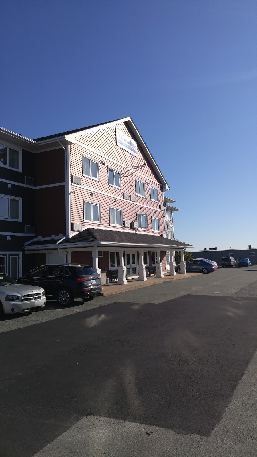 Coastal Inn Halifax | 98 Chain Lake Dr, Halifax, NS B3S 1A2, Canada | Phone: (902) 450-3020