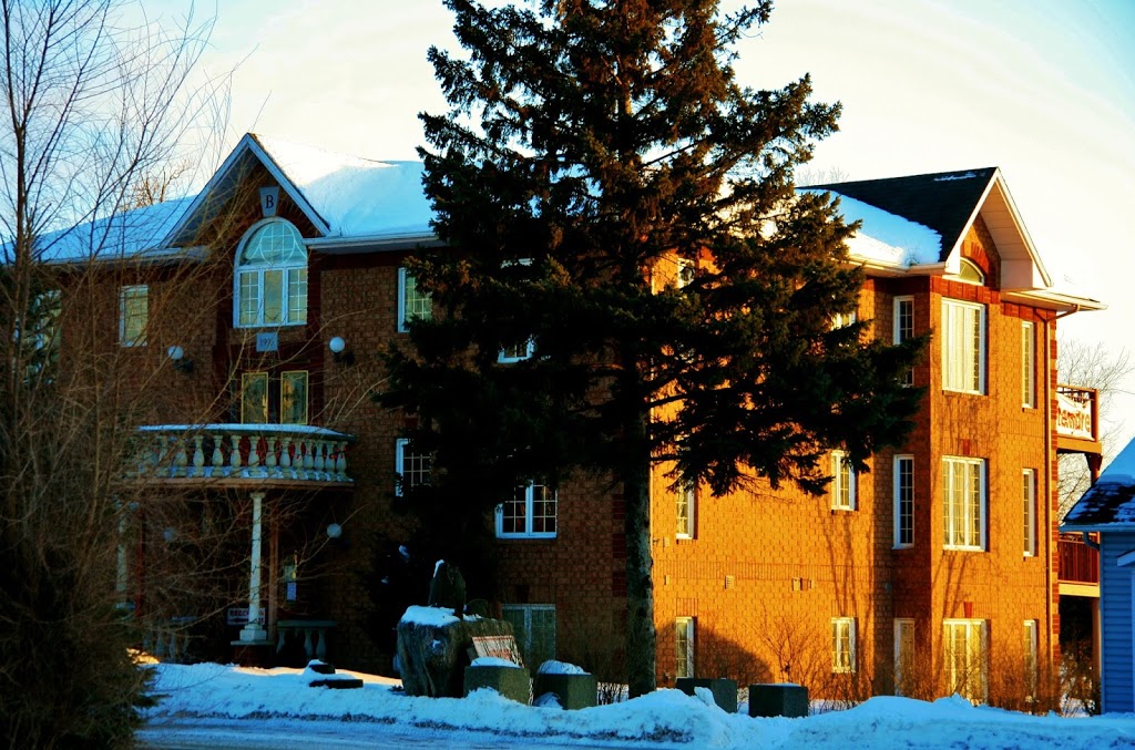 Auberge Montebello | 676 Rue Notre Dame, Montebello, QC J0V 1L0, Canada | Phone: (877) 423-0001