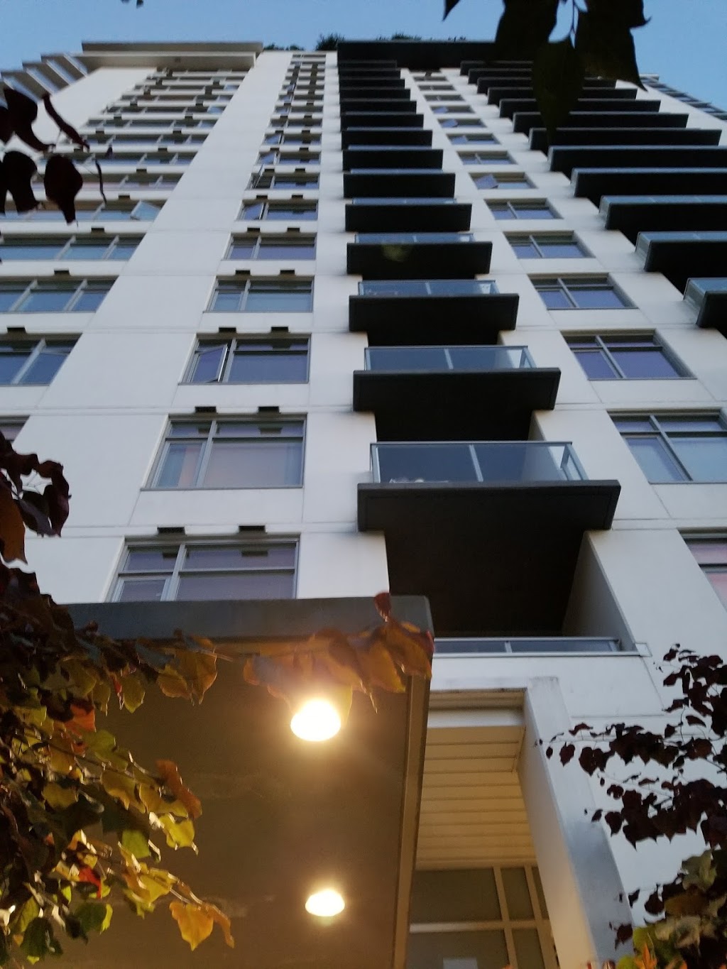 Vista Place East | 158 13th St W, North Vancouver, BC V7M 0A7, Canada | Phone: (778) 321-9445