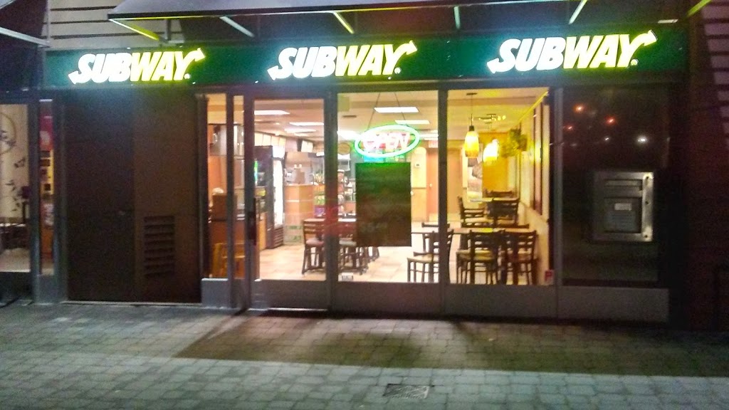 Subway | 239 Menzies St, Victoria, BC V8V 2G6, Canada | Phone: (250) 480-7724