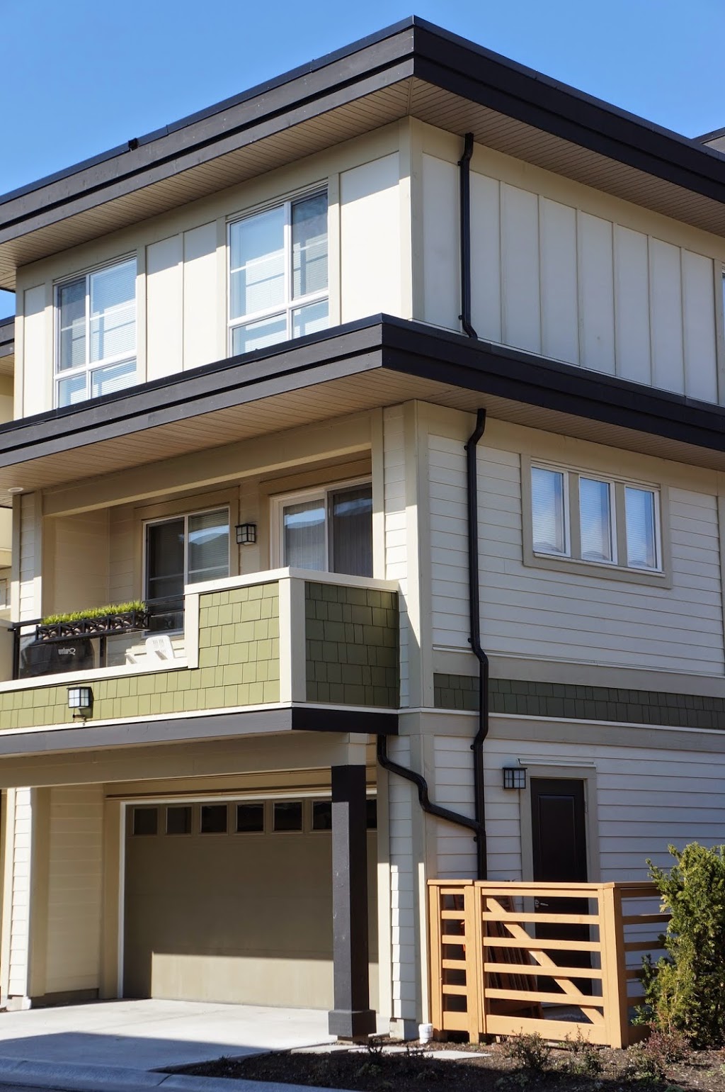 MHC Gutters Port Coquitlam | 1225 Kingsway Ave, Port Coquitlam, BC V3C 1S2, Canada | Phone: (604) 552-4866