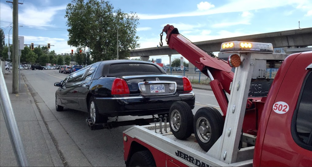 Canadian Towing | Tow Truck | Towing Services | 1609 Dublin St, New Westminster, BC V3M 2Z7, Canada | Phone: (604) 365-4611