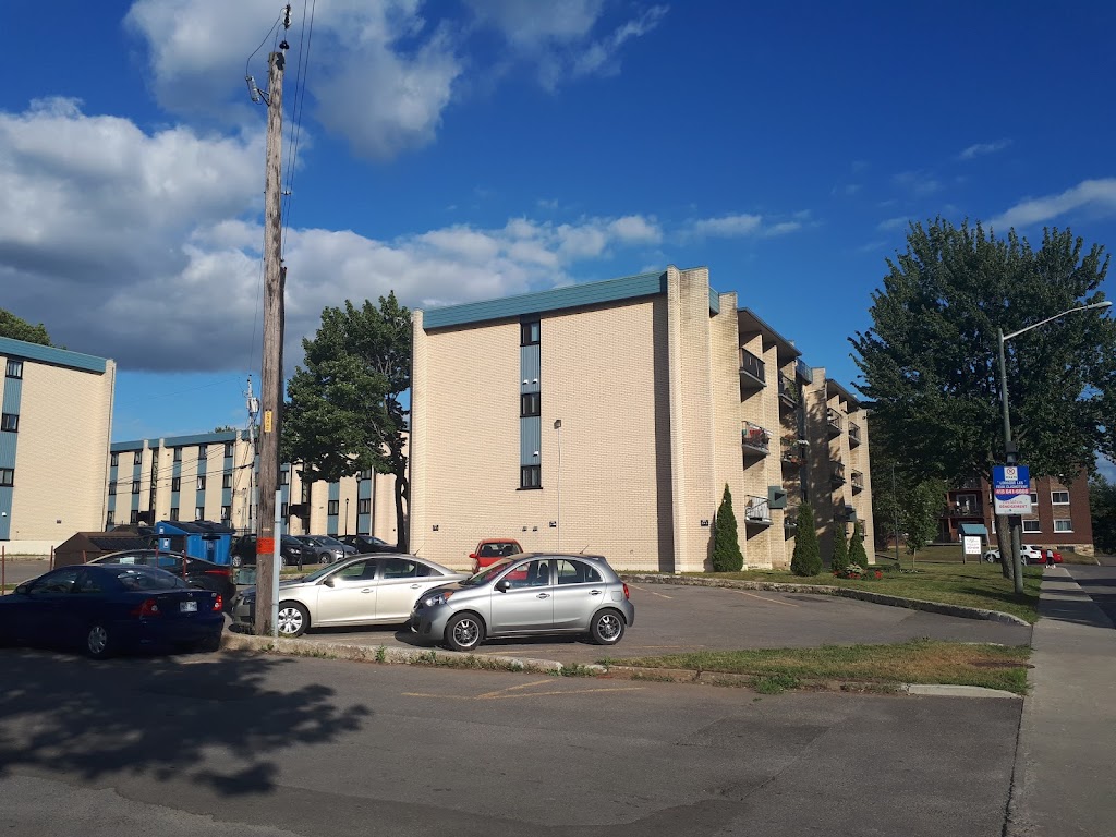 Place Maricourt | 3320 Av. Maricourt, Québec, QC G1W 2L8, Canada | Phone: (418) 653-6549