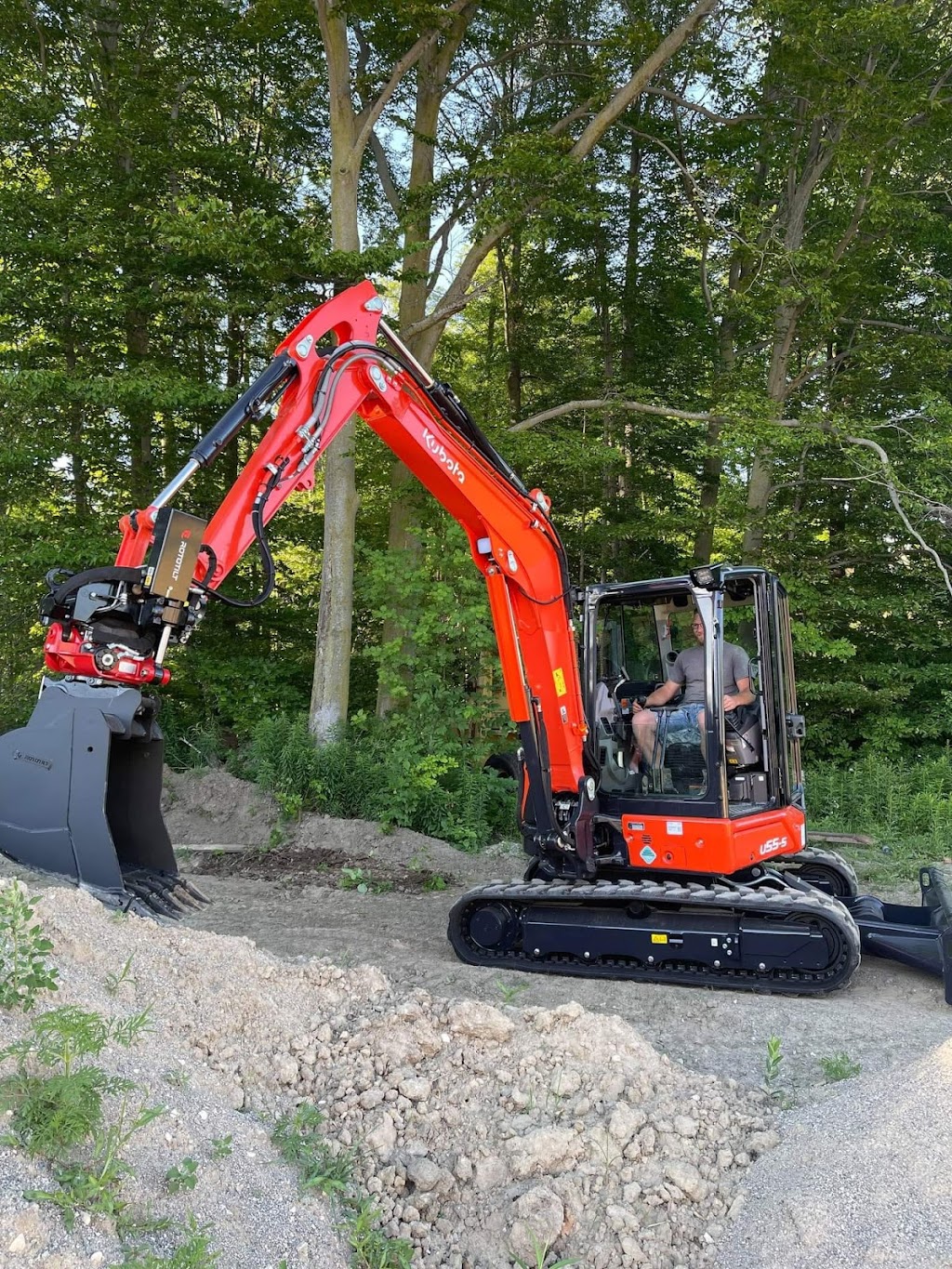 BKon Excavating | 19 Washington St, Norwich, ON N0J 1P0, Canada | Phone: (226) 228-7530