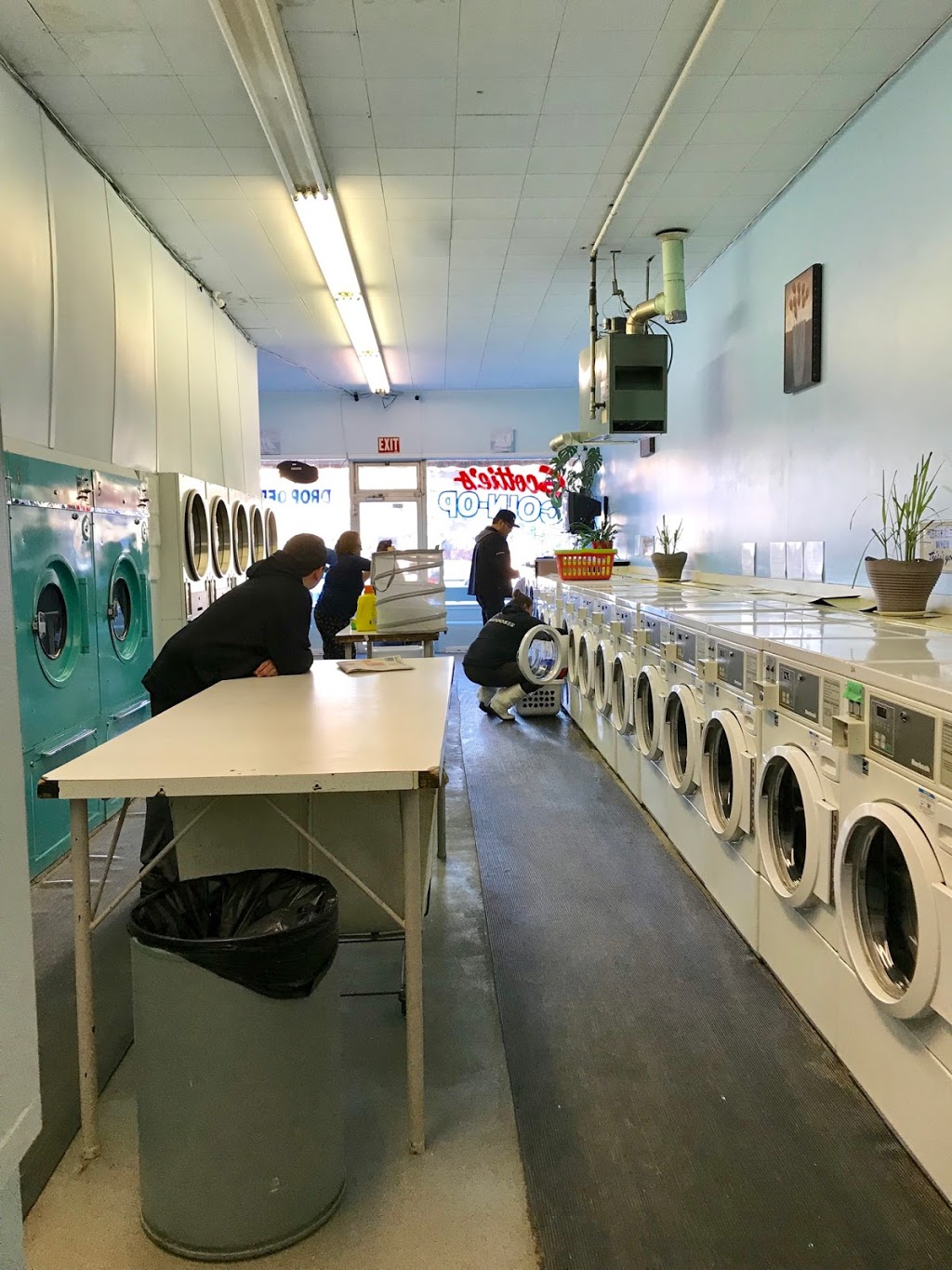 Scotties Coin Laundry | 1609 29th St W, Saskatoon, SK S7L 0N6, Canada | Phone: (306) 382-7340