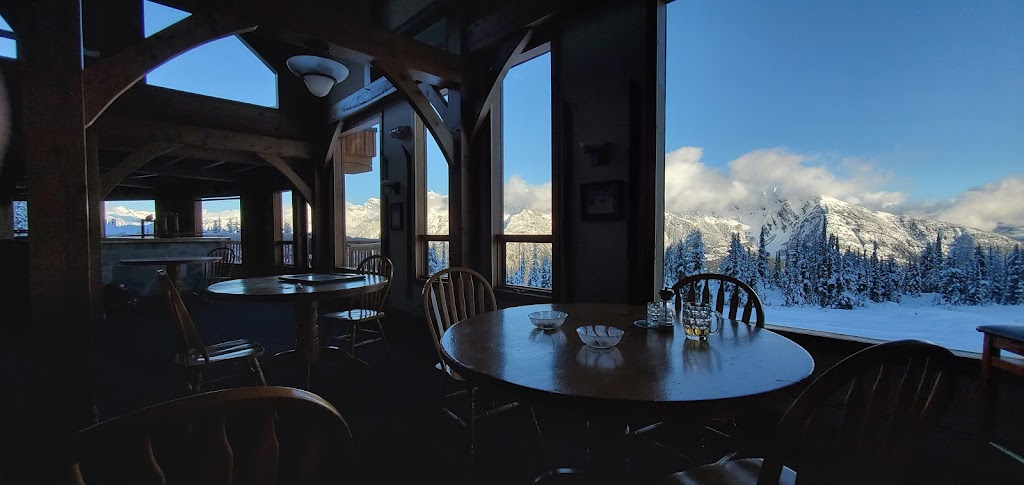 Mustang Powder Lodge | 5440 Avoca West Rd, Malakwa, BC V0E 2J0, Canada | Phone: (250) 679-8125