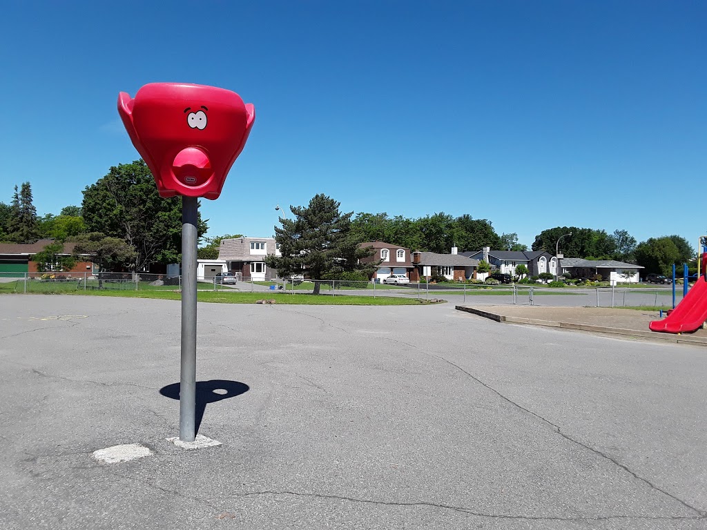 École élémentaire catholique Bernard-Grandmaître | 4170 Spratt Rd, Gloucester, ON K1V 0Z5, Canada | Phone: (613) 820-3814