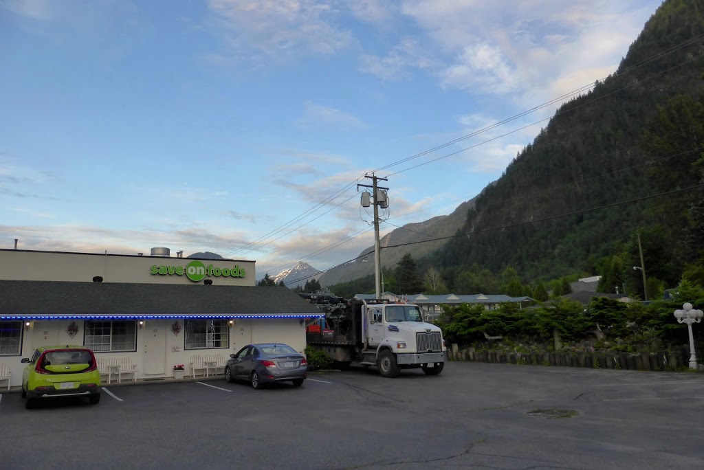 Alpine Motel | 505 Old Hope Princeton Way, Hope, BC V0X 1L0, Canada | Phone: (604) 869-9931