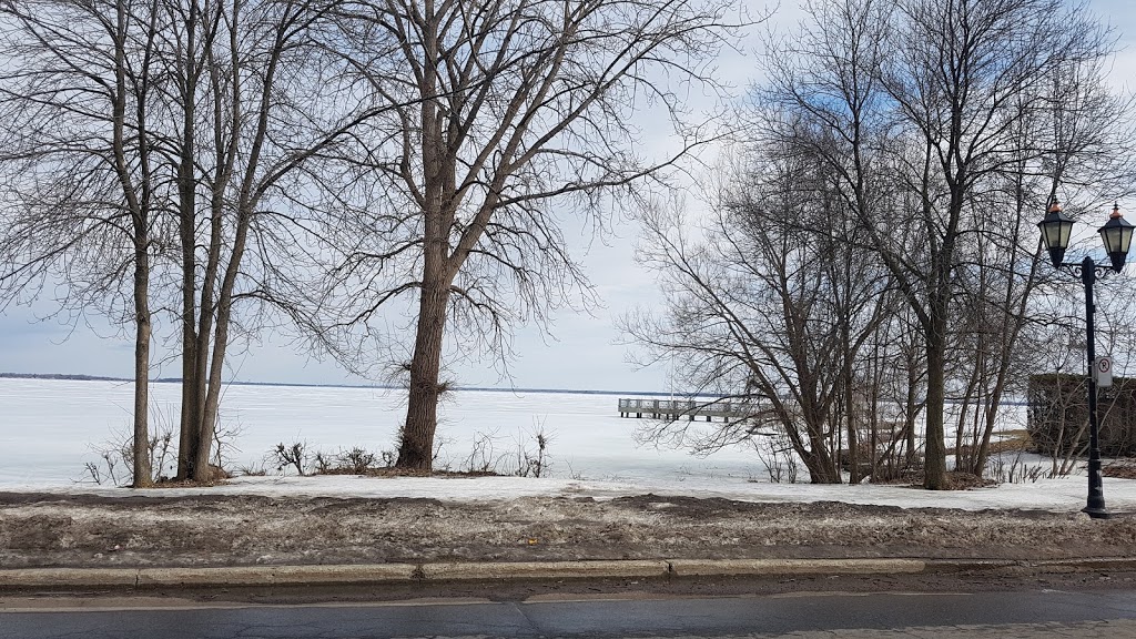 Edgewater Park | Chemin du Bord-du-Lac, Pointe-Claire, QC H9S 5C8, Canada