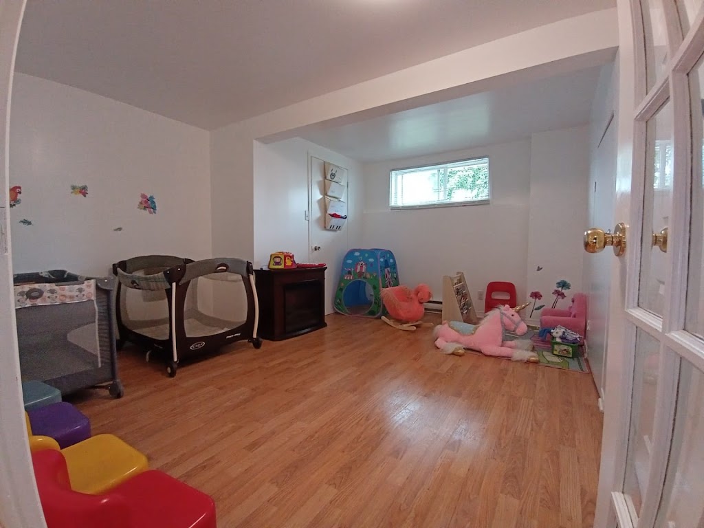 Nursery Workplace Domestic Les Petites Perles De Léa | 2624 Rue Justine-Poirier, Vaudreuil-Dorion, QC J7V 8Y9, Canada | Phone: (514) 515-9589