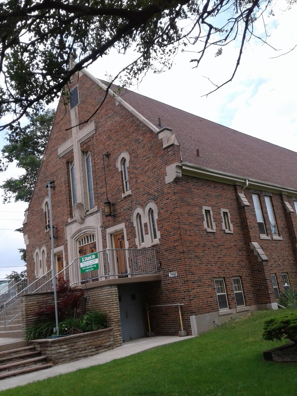 Holy Cross Church | 291 Cosburn Ave, East York, ON M4J 2M4, Canada | Phone: (416) 421-5225