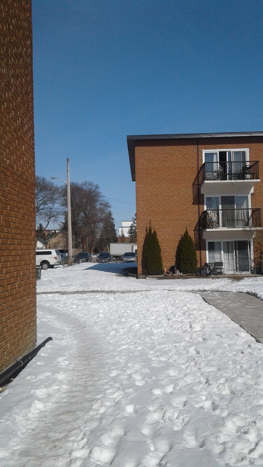Hibiscus Garden Apartments | 629 Huron St, London, ON N5Y 4J6, Canada | Phone: (226) 212-0853