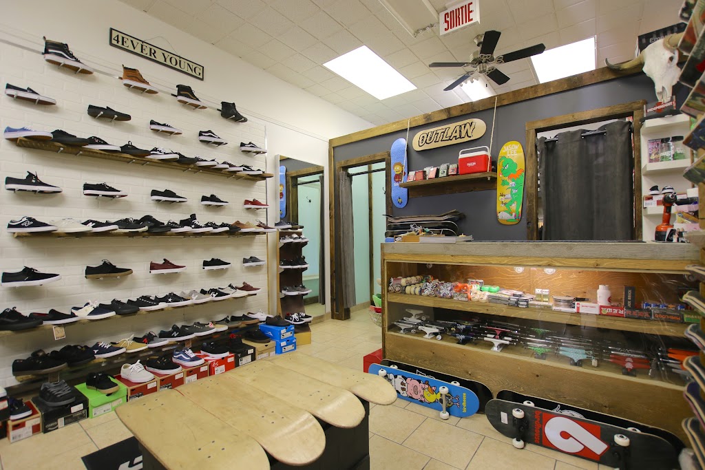 Outlaw Skateshop & café | 77-f Bd DAnjou, Châteauguay, QC J6J 2R1, Canada | Phone: (514) 973-8691