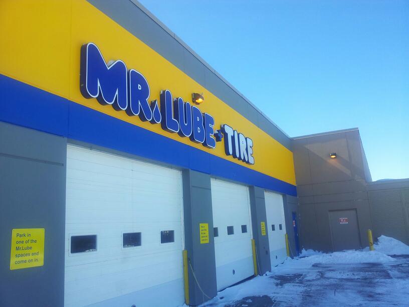 Mr. Lube in Walmart | 1070 Major Mackenzie Dr E, Richmond Hill, ON L4S 1P3, Canada | Phone: (905) 737-0300