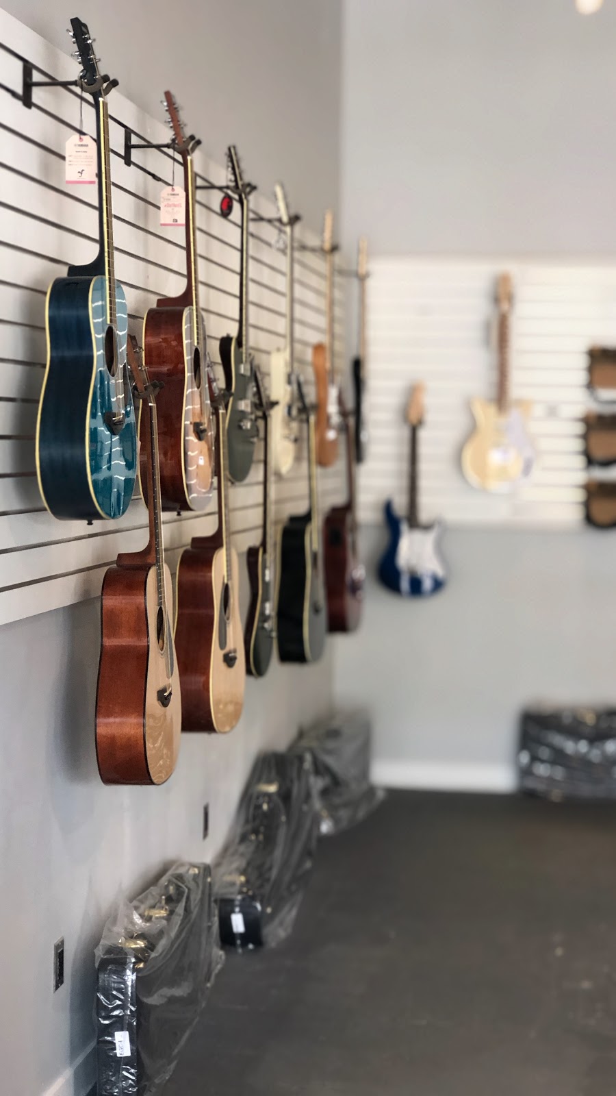 Headstock Music | 601 Dundas St W #5, Whitby, ON L1N 2N3, Canada | Phone: (905) 493-1293