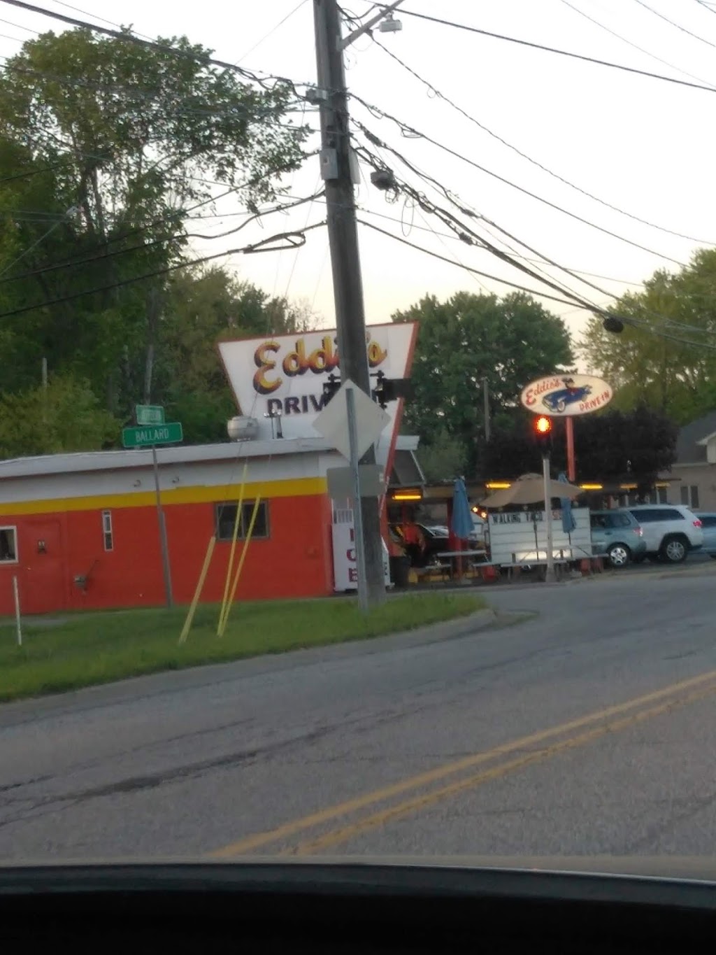 Eddies Drive In | 36111 Jefferson Ave, Harrison Charter Township, MI 48045, USA | Phone: (586) 469-2345