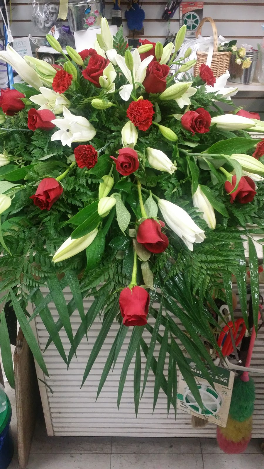 Eastown Gifts & Flowers | 2646 Eglinton Av E, Scarborough, ON M1K 2S3, Canada | Phone: (416) 264-4435
