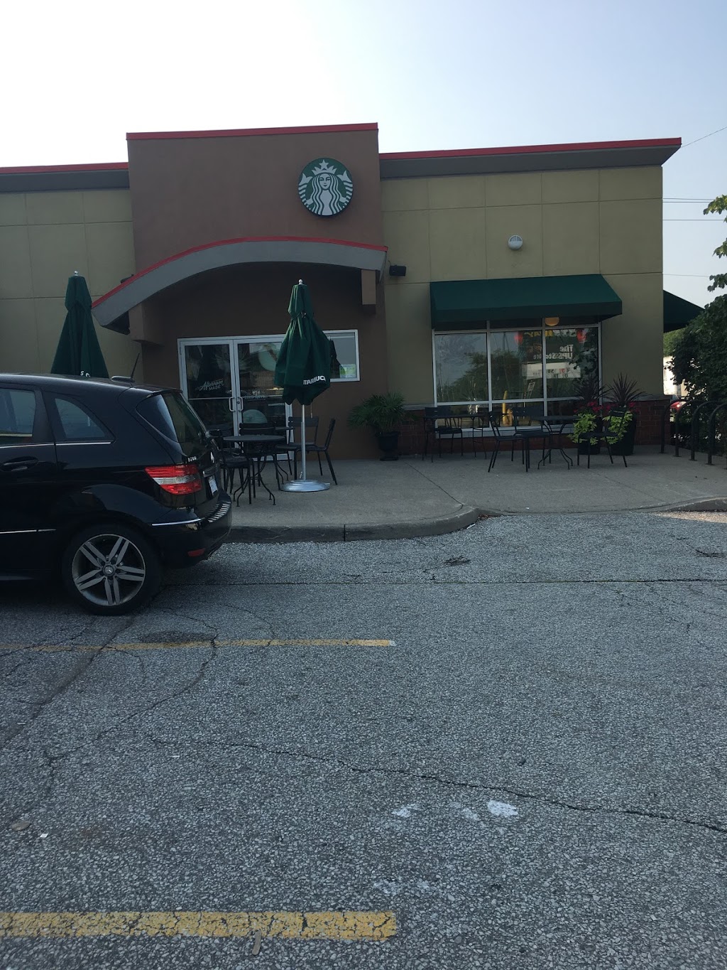 Starbucks | 1690 Huron Church Rd, Windsor, ON N9C 2L1, Canada | Phone: (519) 258-9658