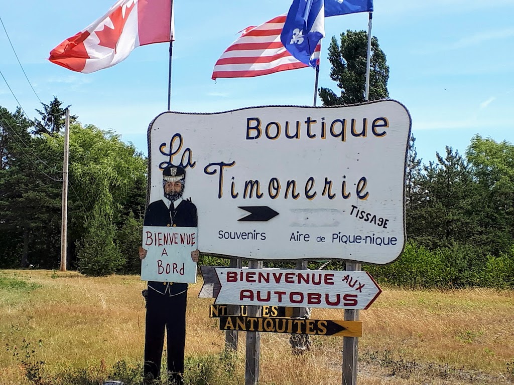 La Timonerie Boutique | 3017 Chemin des Coudriers, La Baleine, QC G0A 2A0, Canada | Phone: (418) 438-1359