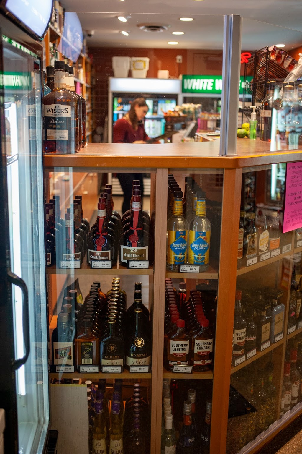 Setters Liquor Store | 2950 11 Ave NE Unit 2, Salmon Arm, BC V1E 2S3, Canada | Phone: (250) 832-0264