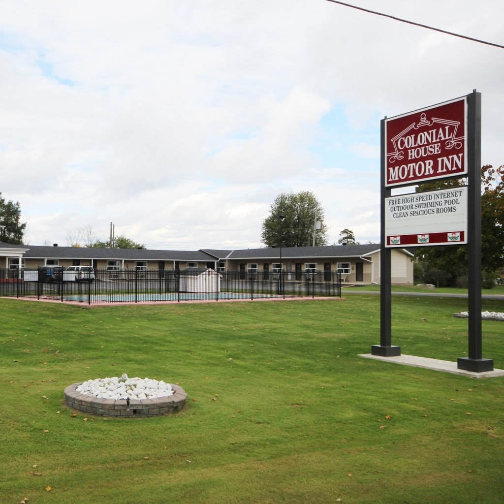 Colonial House Motor Inn | 17544 ON-7, Perth, ON K7H 2S1, Canada | Phone: (613) 267-3660