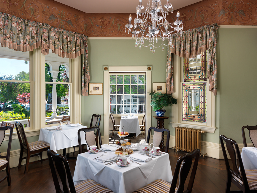 Huntingdon Manor Hotel | 330 Quebec St, Victoria, BC V8V 1W3, Canada | Phone: (250) 381-3456