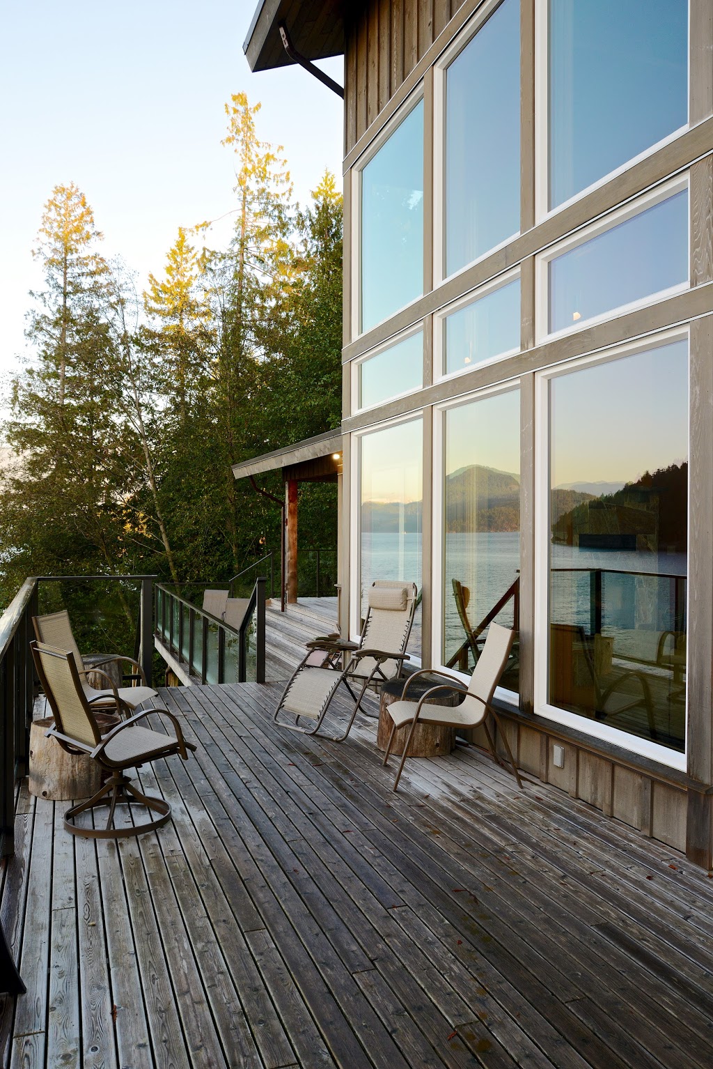 Eastman Waterfront Retreat | 1638 Mt Gardner Rd, Bowen Island, BC V0N 1G2, Canada | Phone: (888) 604-1475