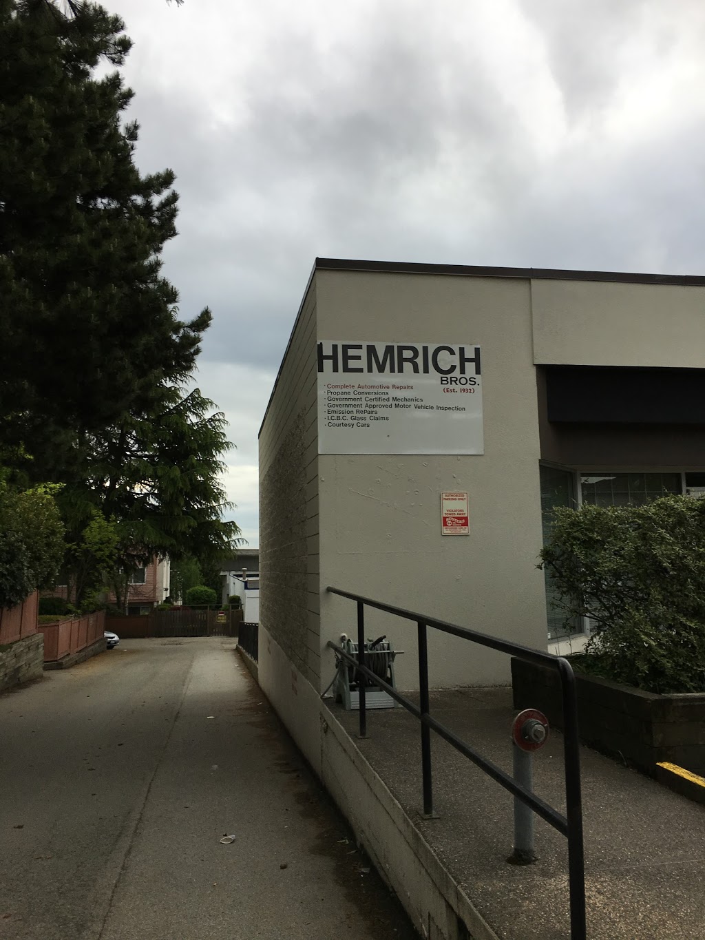Hemrich Bros Garage Ltd. | 8506 Ash St #1, Vancouver, BC V6P 3M2, Canada | Phone: (604) 325-8511