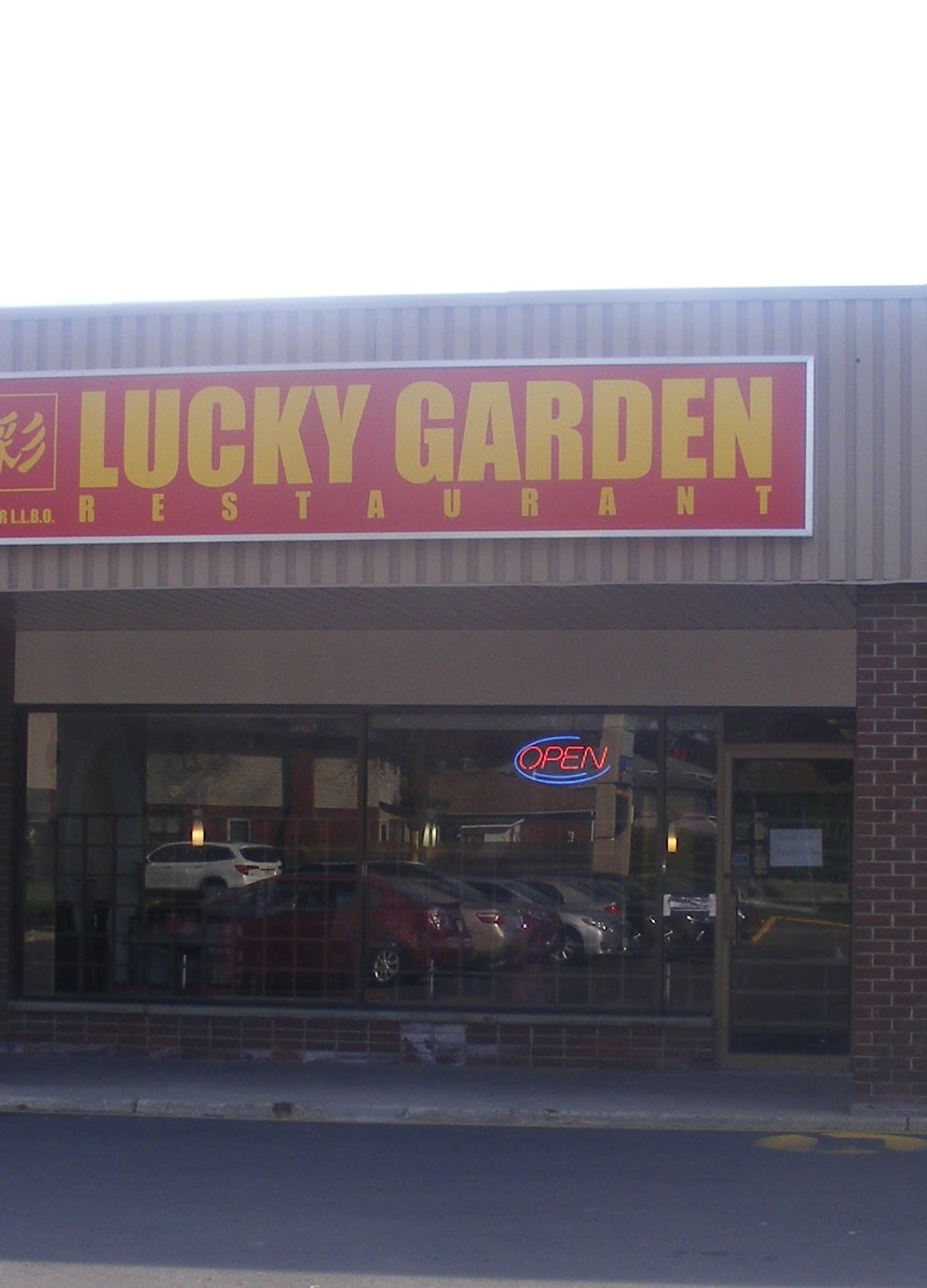 Lucky Garden Restaurant | 101 Hazelglen Dr, Kitchener, ON N2M 5A2, Canada | Phone: (519) 743-8152