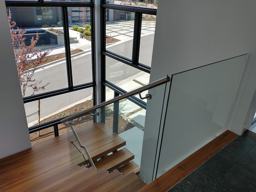 Panoramic Heavy Glass Railings | 1421 Fielding Rd, Nanaimo, BC V9X 1K8, Canada | Phone: (250) 954-7422