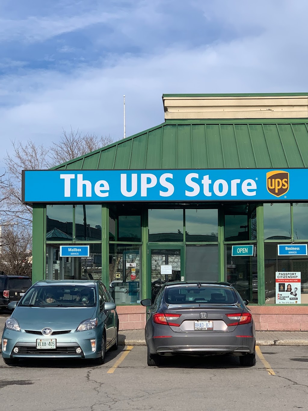 The UPS Store | 2446 Bank St #136, Ottawa, ON K1V 1A4, Canada | Phone: (613) 739-0139