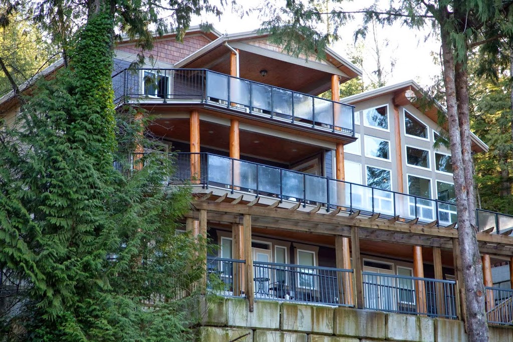 Sunshine coast waterfront vacation rental | 7477 Sechelt Inlet Rd, Sechelt, BC V0N 3A4, Canada | Phone: (604) 793-5121