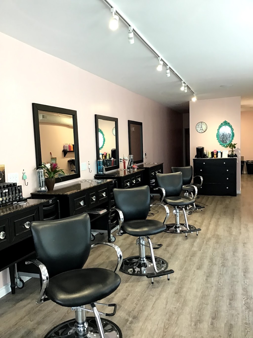 The Turquoise Mirror | 1-56 Nile St, Stratford, ON N5A 4C4, Canada | Phone: (519) 305-2257