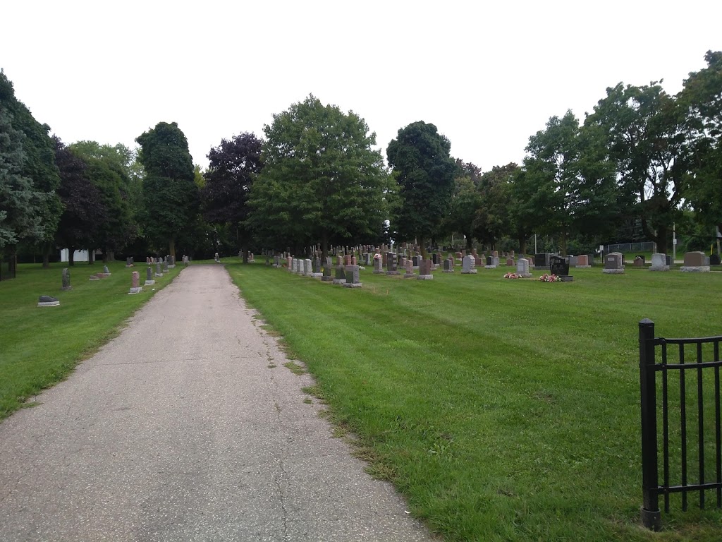 Erb Street Mennonite Church Cemetery | 407 Erb St W, Waterloo, ON N2L 1W7, Canada | Phone: (519) 886-3570
