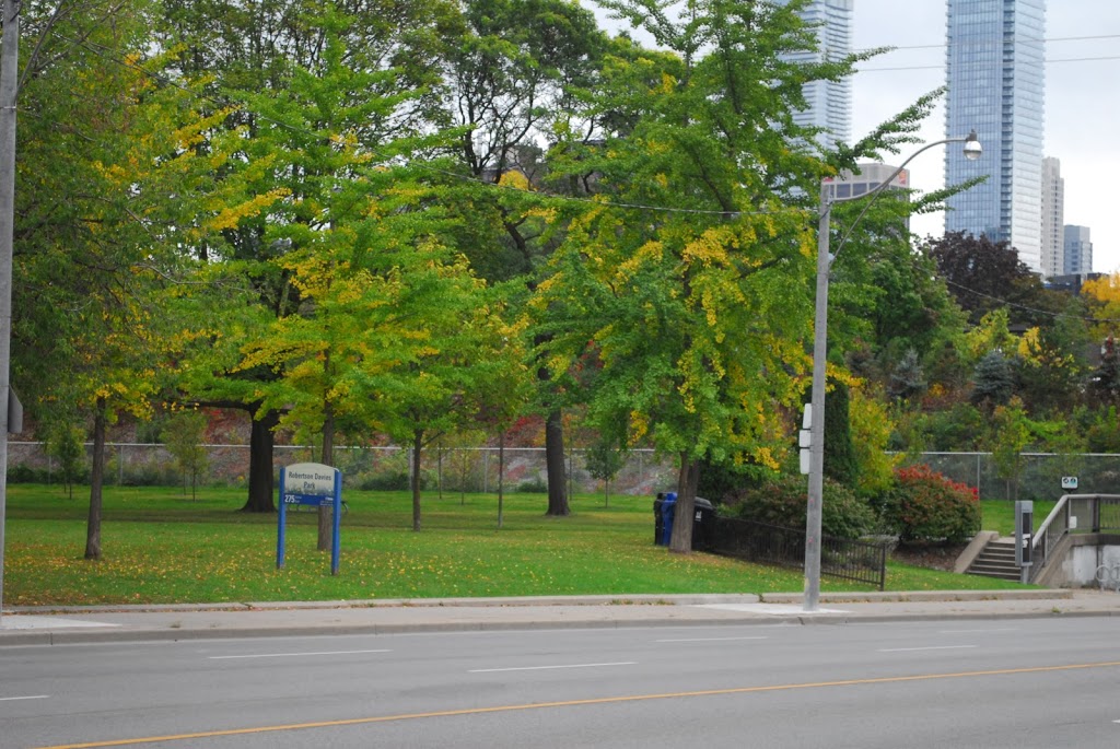 Robertson Davies Park | 275 Avenue Rd, Toronto, ON M4V 1B9, Canada | Phone: (416) 392-2489