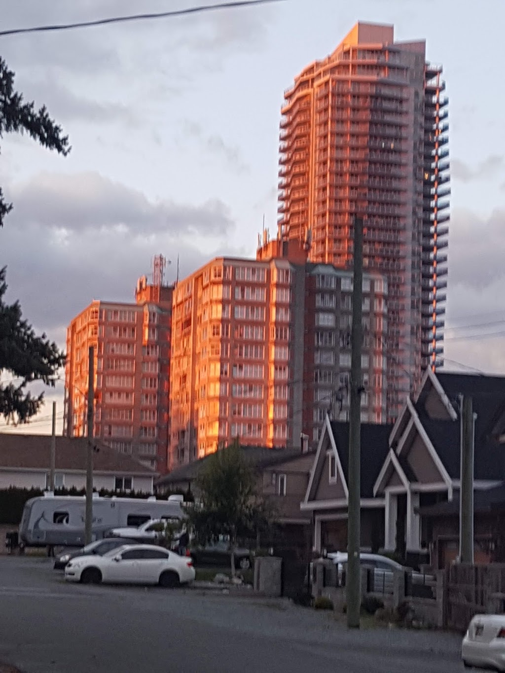 Hillside Place Housing Co-Op | 8400 Forest Grove Dr, Burnaby, BC V5A 4B7, Canada | Phone: (604) 421-3455