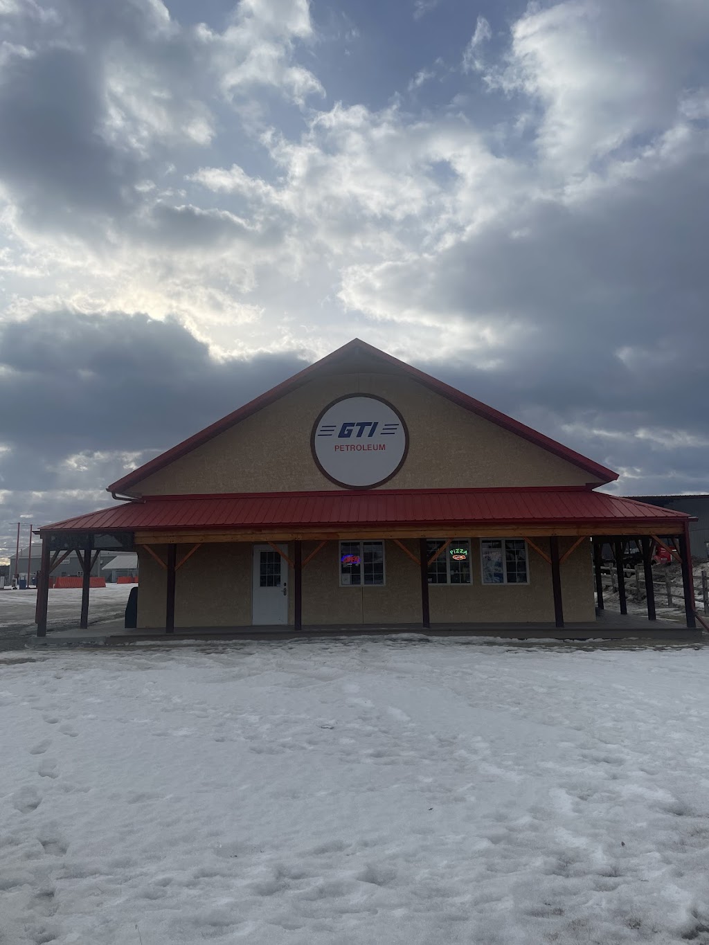 GTI Gas and Snacks, Sundre | 829 Main Ave W, Sundre, AB T0M 1X0, Canada | Phone: (403) 559-0338