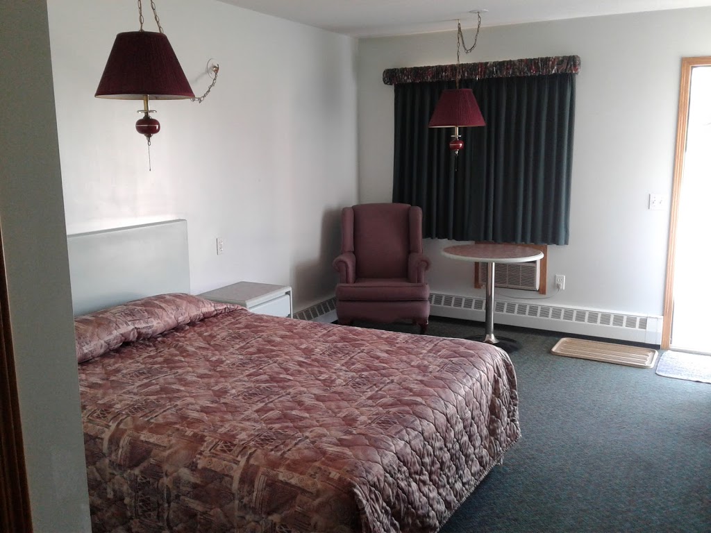 The Kings Motel | 701 Main Ave W, Sundre, AB T0M, Canada | Phone: (403) 638-2750