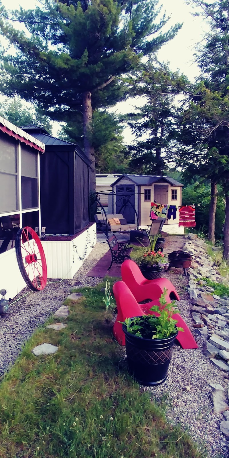 Camping Domaine de la Frontière Enchantée | 474 Chemin de Covey Hill, Havelock, QC J0S 2C0, Canada | Phone: (450) 826-4490