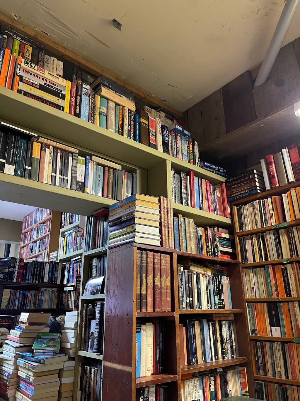 Read and Green Books | 33 Main St, Brighton, ON K0K 1H0, Canada | Phone: (613) 475-9333