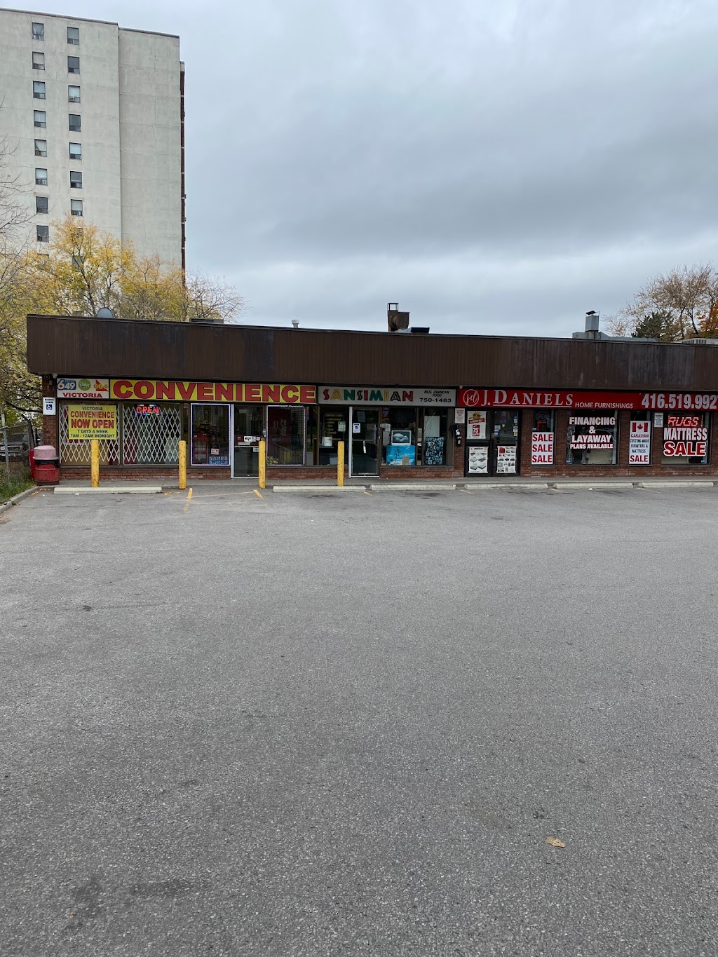 Victoria convenience | 1410 Victoria Park Ave, Toronto, ON M4A 2L8, Canada | Phone: (416) 901-4141