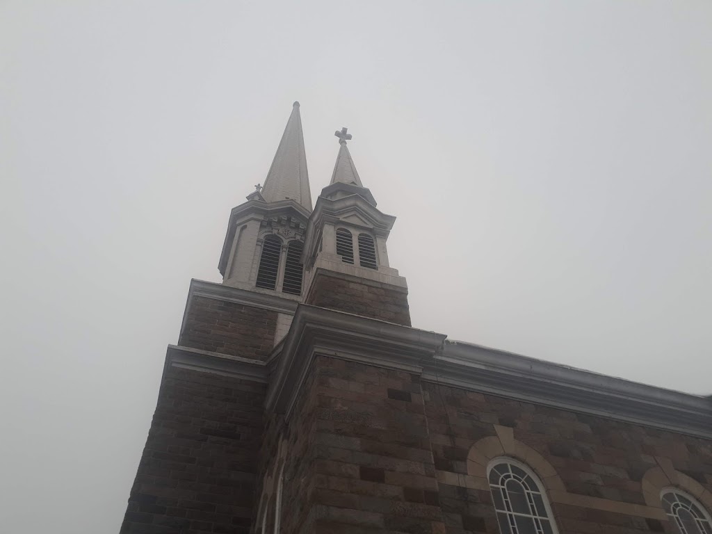 Saint-François-Xavier Catholic Church | 31 Rue Delage, Rivière-du-Loup, QC G5R 3N9, Canada | Phone: (418) 862-2805