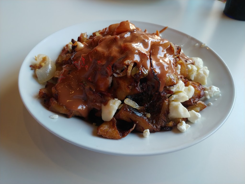 Poutineville | 511 Boulevard Antoine-Séguin, Saint-Eustache, QC J7P 0E1, Canada | Phone: (450) 974-9040