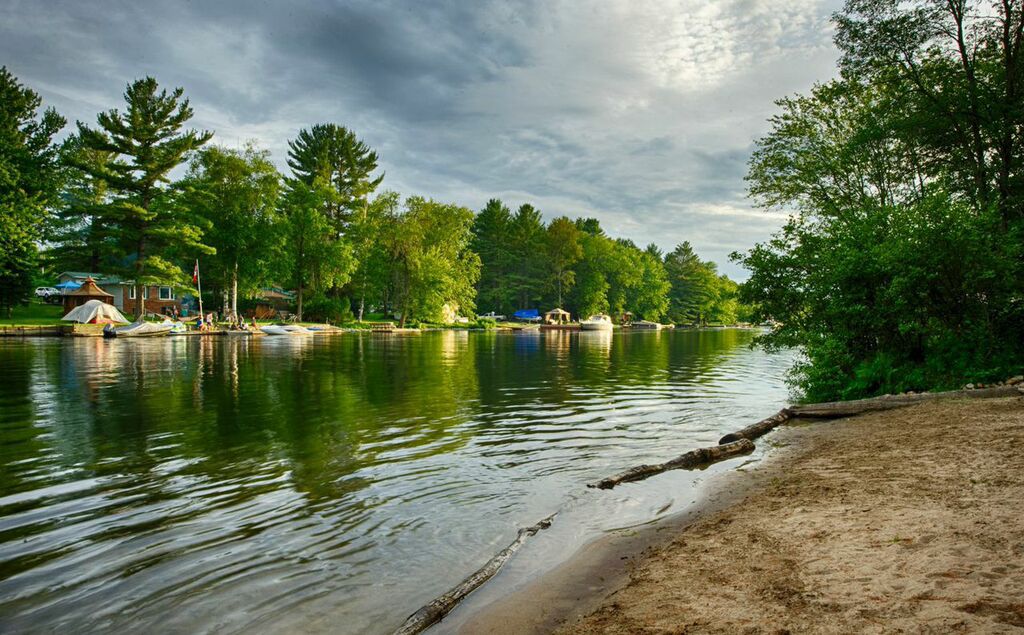 Shamrock Bay Resort | 1082 Shamrock Marina Rd, Severn Bridge, ON P0E 1N0, Canada | Phone: (877) 814-4141