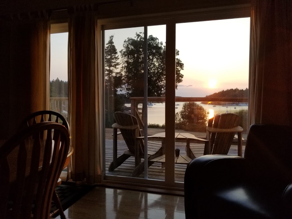 Pages Inn on Silva Bay | 3415 South Rd, Gabriola, BC V0R 1X7, Canada | Phone: (250) 247-9351