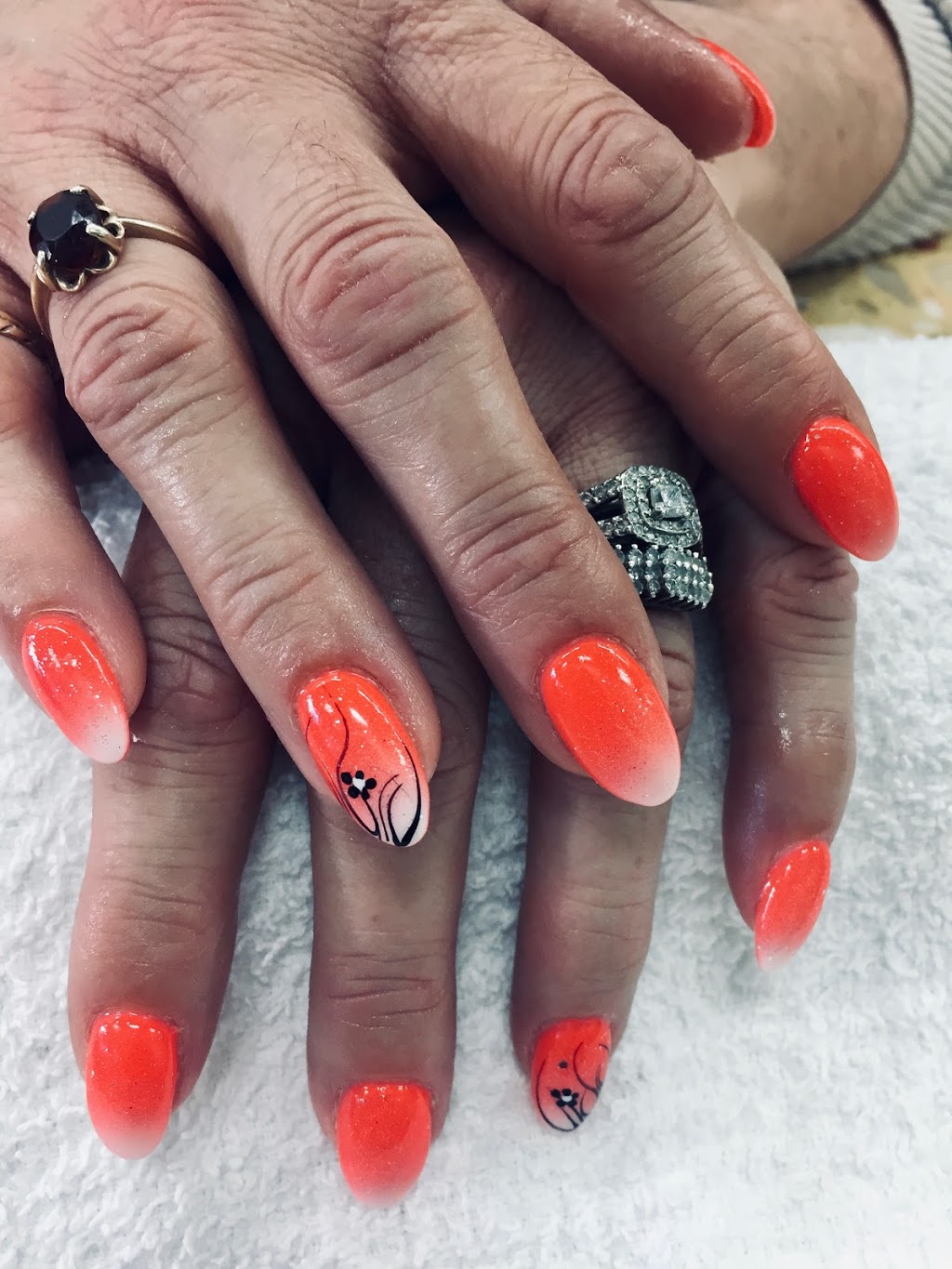 KNC Nails | 249 Ottawa St N, Hamilton, ON L8H 3Z4, Canada | Phone: (905) 545-3245