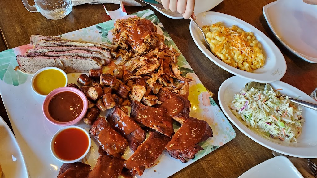 Luckys Barbecue House | 5645 Wharf Ave, Sechelt, BC V0N 3A0, Canada | Phone: (604) 885-8846