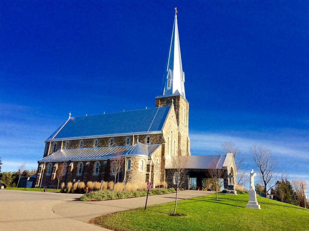 Holy Cross Catholic Church | 503 Clothier St W, Kemptville, ON K0G 1J0, Canada | Phone: (613) 258-3377